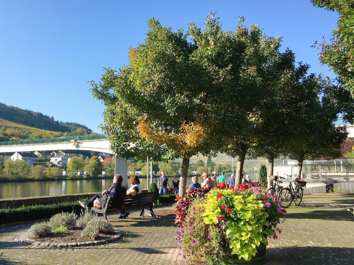 Ferienhaus Moselpromenade Zell an der Mosel Luaran gambar